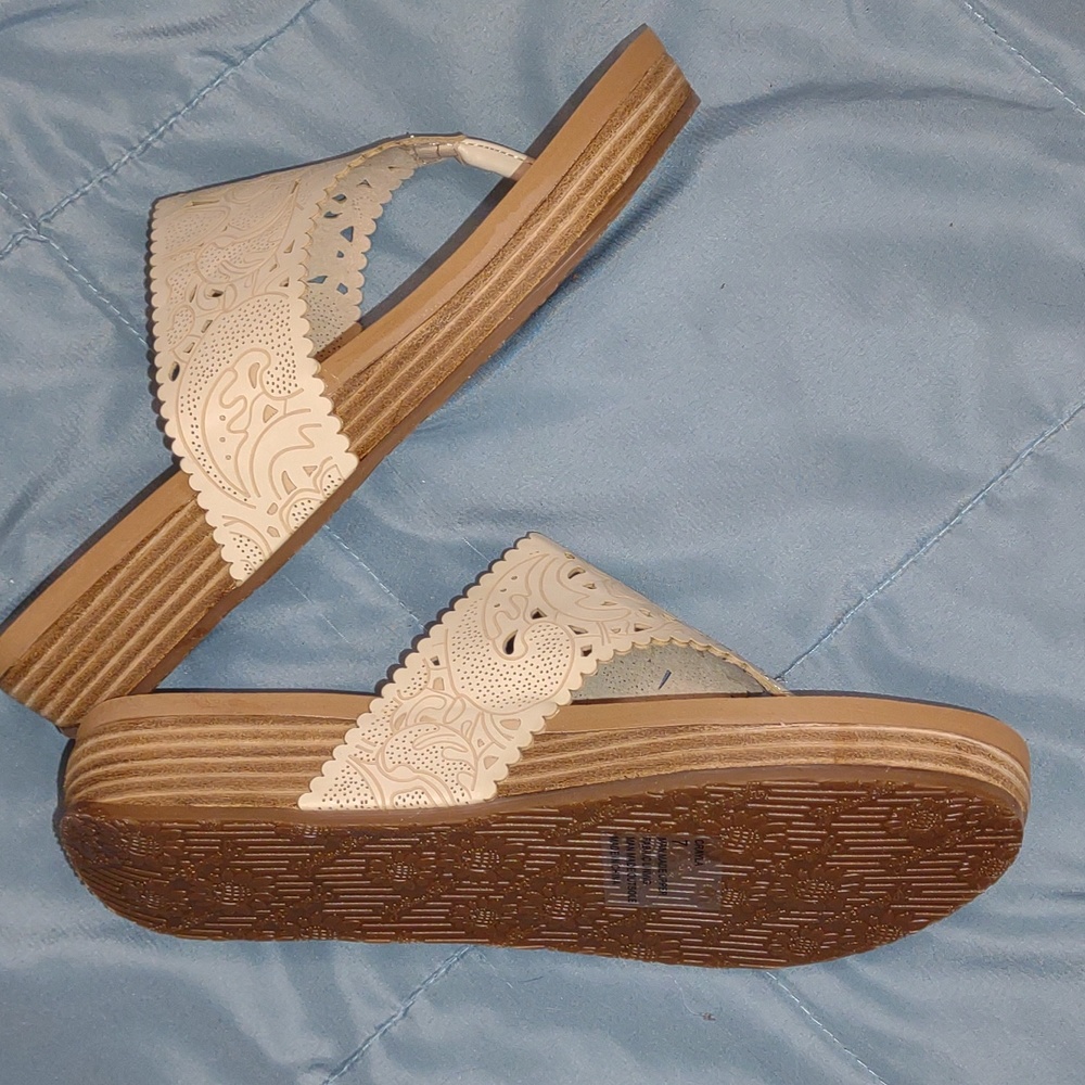 YELLOWBOX Crayla Sandals in Ivory - Picture 14 of 15